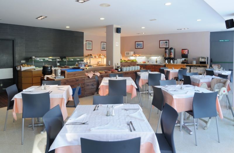 Medplaya Aparthotel Esmeraldas Тоса де Мар Ресторант снимка