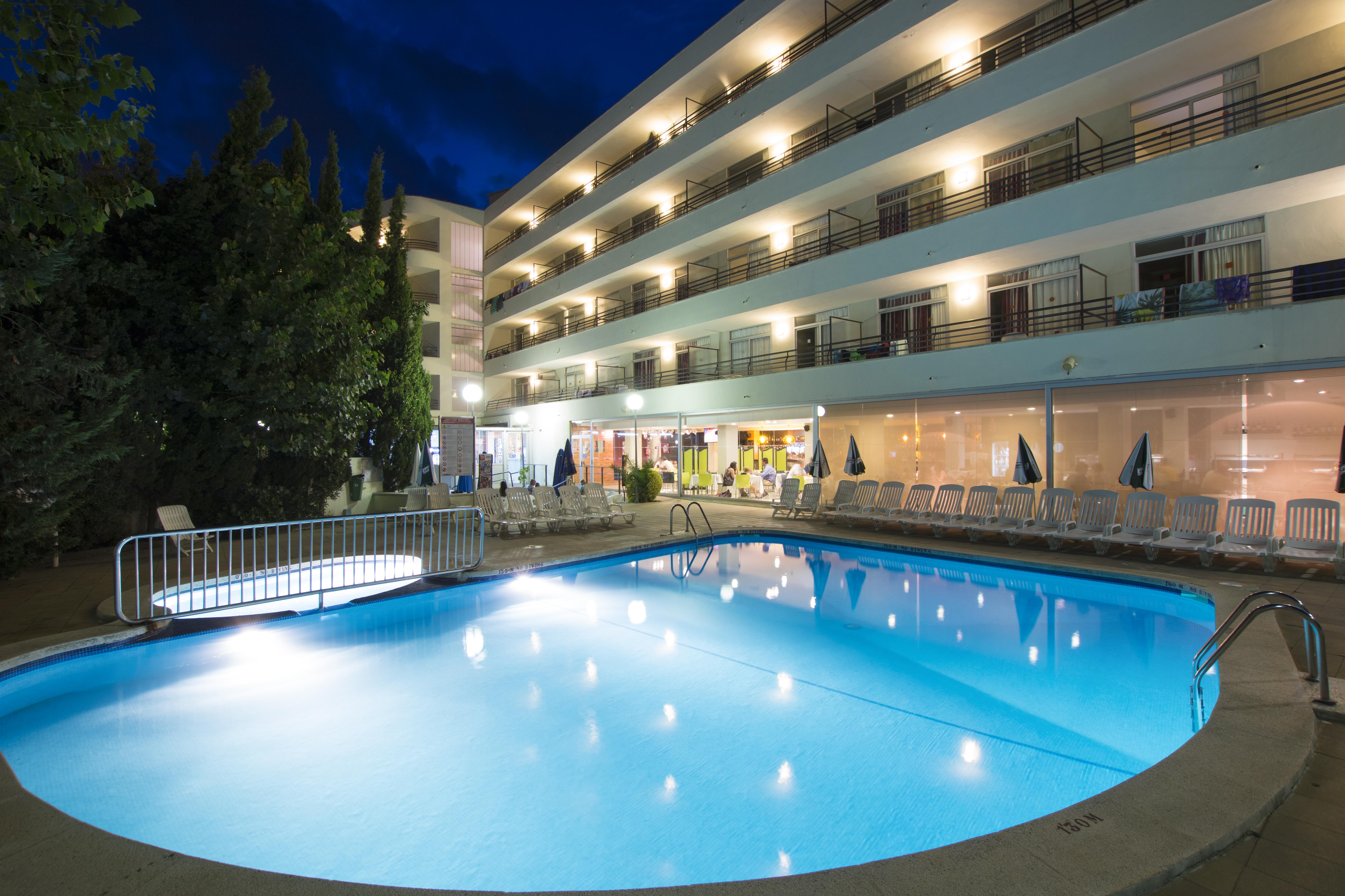 Medplaya Aparthotel Esmeraldas Тоса де Мар Екстериор снимка